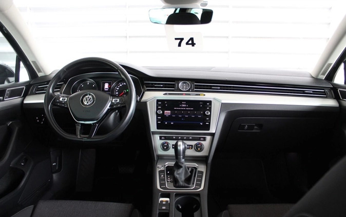 Volkswagen Passat cena 66900 przebieg: 187913, rok produkcji 2019 z Ostroróg małe 379